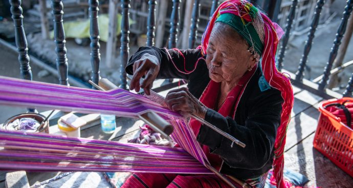 A woman weaving in Wan Pauk village, Keng Tung Township on 02 December, 2019.